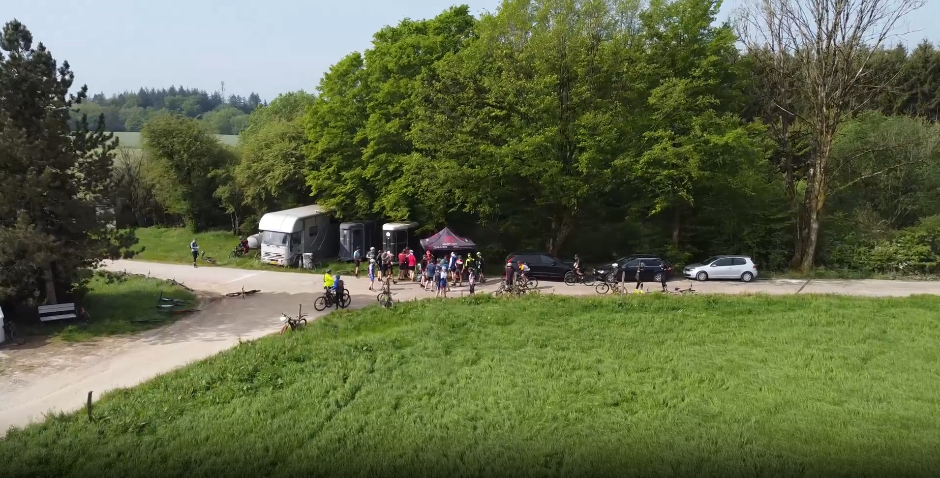 Vue aérienne du rassemblement au départ de l'Habaysienne